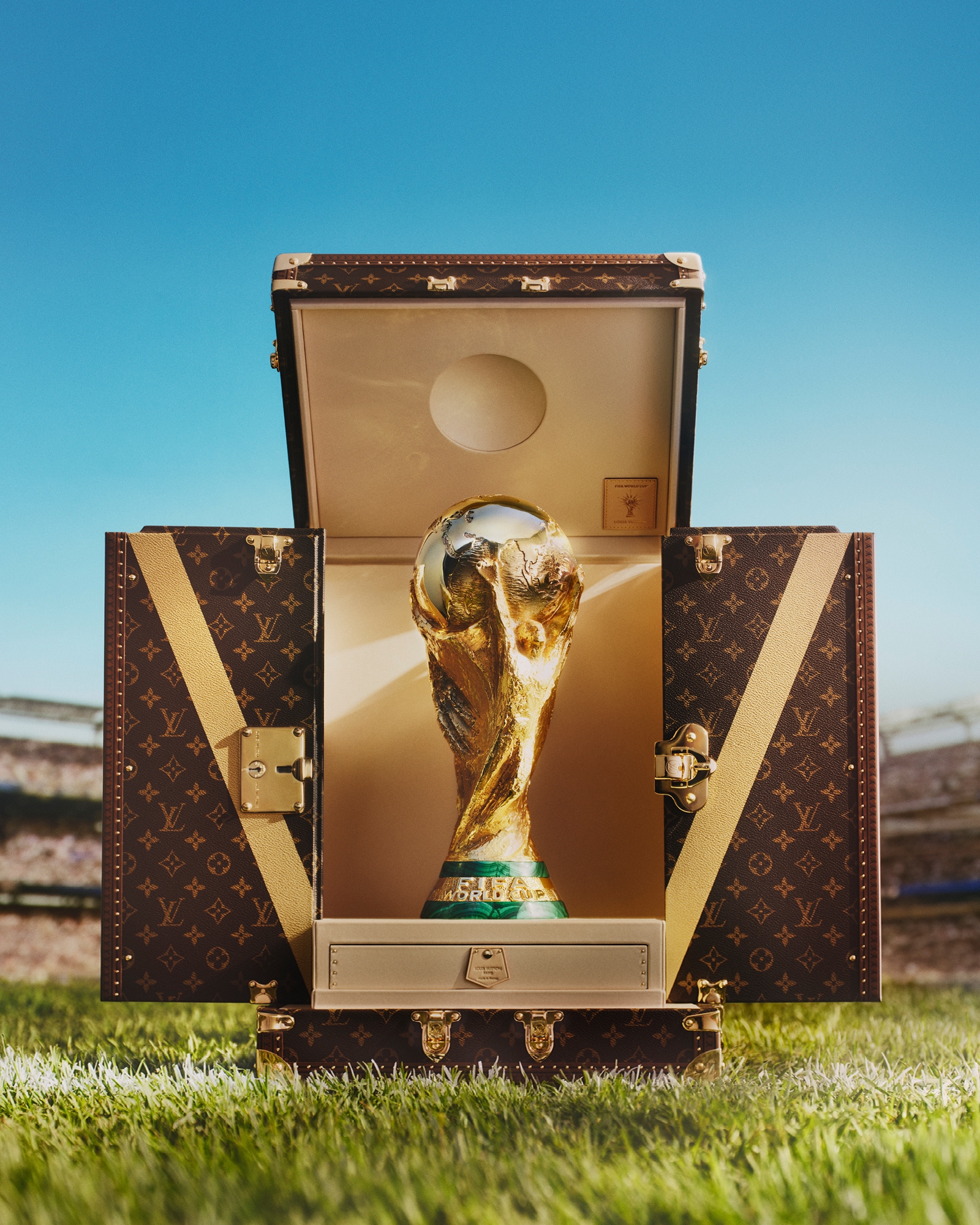 Louis Vuitton Trophy Trunks | LOUIS VUITTON®