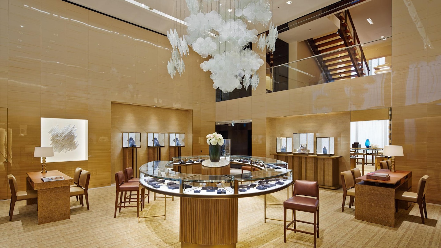 Louis Vuitton Jakarta Plaza Indonesia Store in Jakarta, Indonesia ...